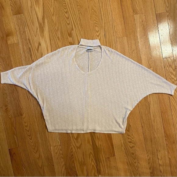 Urban Outfitters cream ribbed cutout sweater sz XS - Picture 2 of 6